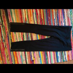 AE BLACK LEGGINGS W GOLD ZIPPER DESIGN